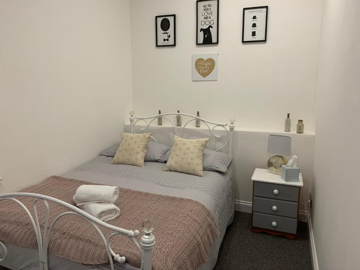 Cosy Rooms In トーントン エクステリア 写真